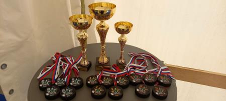Pokali in domiselne medalje, narjene iz pakov - ko začutiš težo svojega podviga